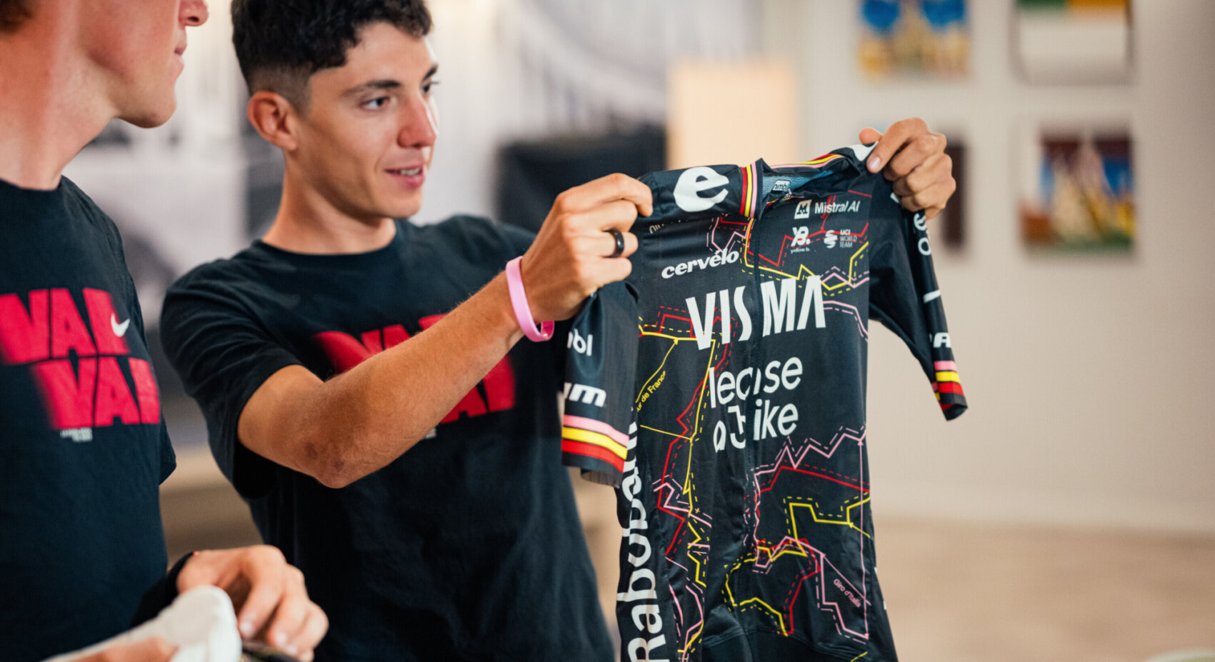 Woven Into History: de campagne achter een historische Giro-zege	