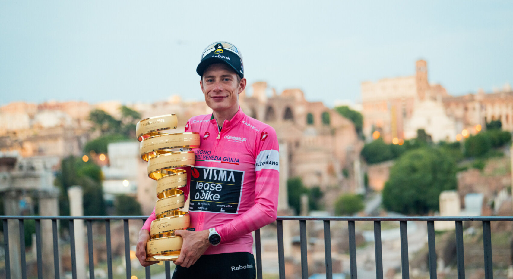 Media roundup: International media are at a loss for words for Vingegaard after completing historic trilogy	
