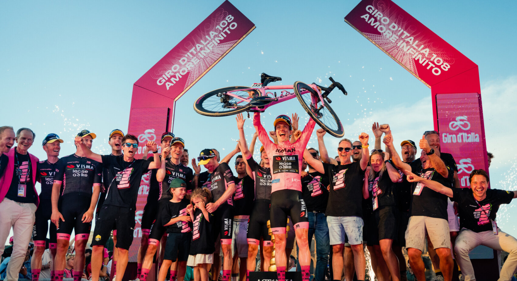 Fan Peloton-lid aan het woord: 'Team Visma | Lease a Bike is één grote familie'