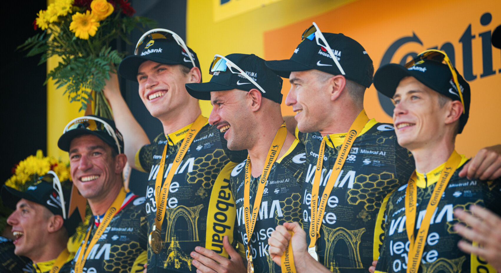 In beeld: Zo zag de eerste week van de Tour de France eruit voor Team Visma | Lease a Bike	