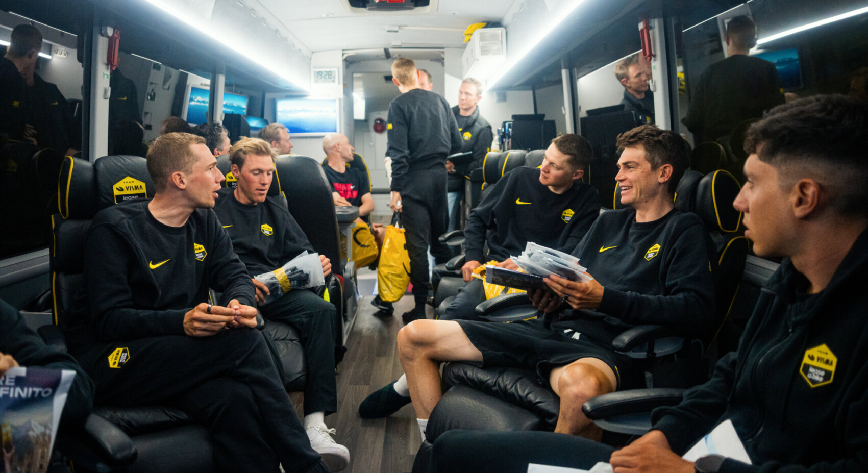 Fan Peloton talk: 'It feels as though I’m sitting in the team bus myself'	