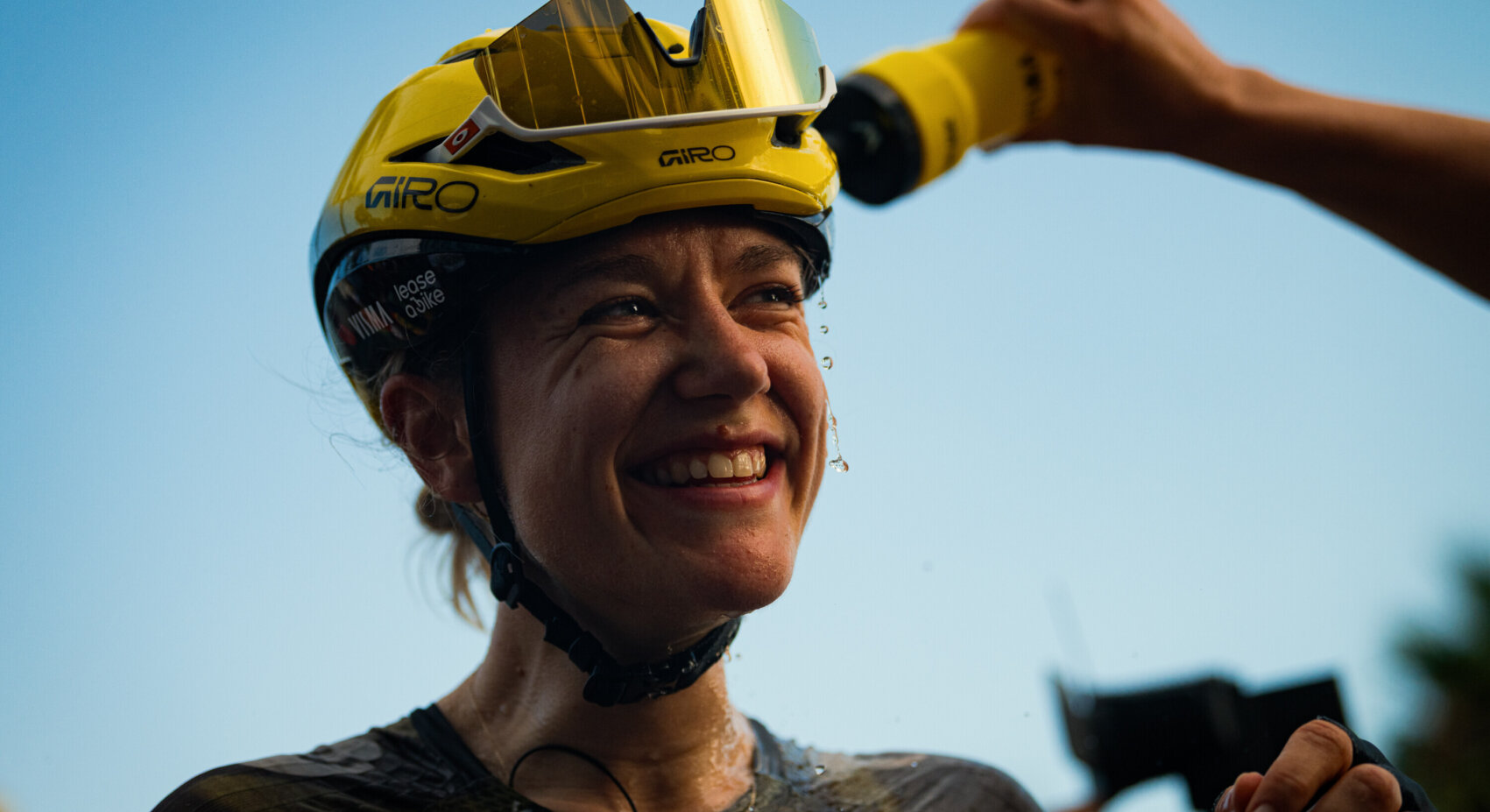 De Vries impresses with eighth place in tough Tour de France Femmes finale