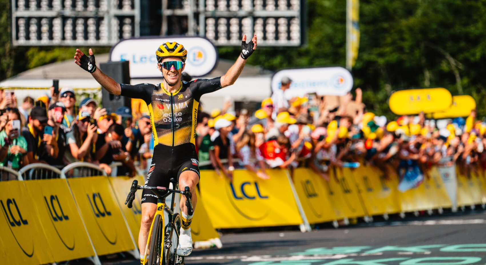 Van een daverende verrassing op de Finestre tot winnen in de Tour: een terugblik op Simons successeizoen			© Jered Gruber
	