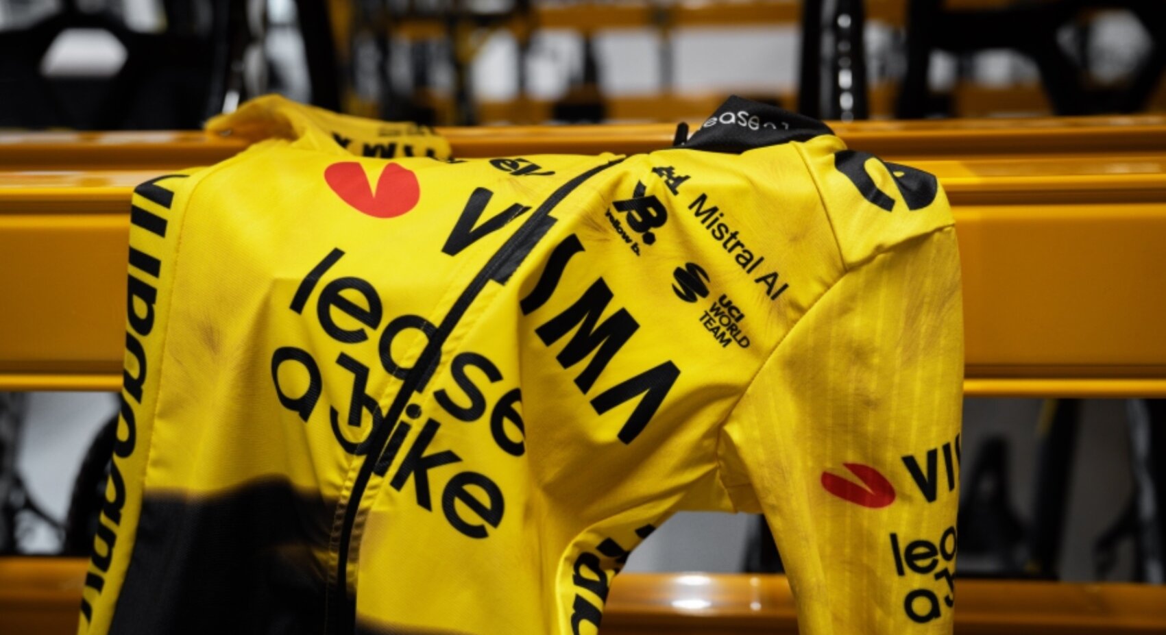 Team Visma | Lease a Bike bundelt krachten met AI-pionier Mistral AI	