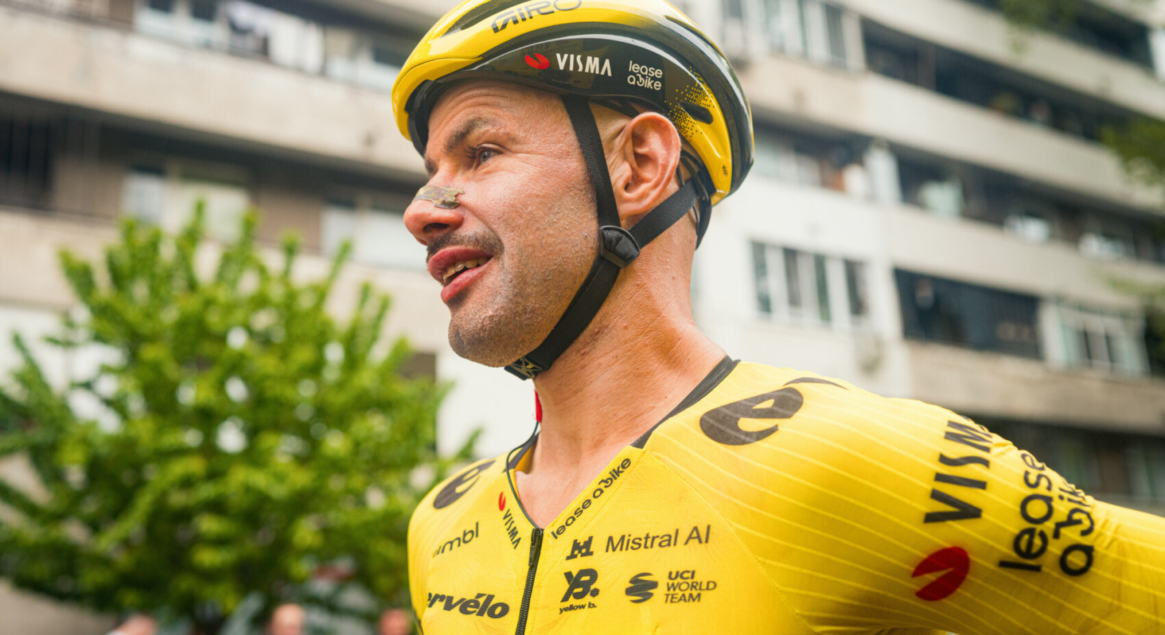 Team Visma | Lease a Bike stays out of trouble in hectic Giro d’Italia opening stage	