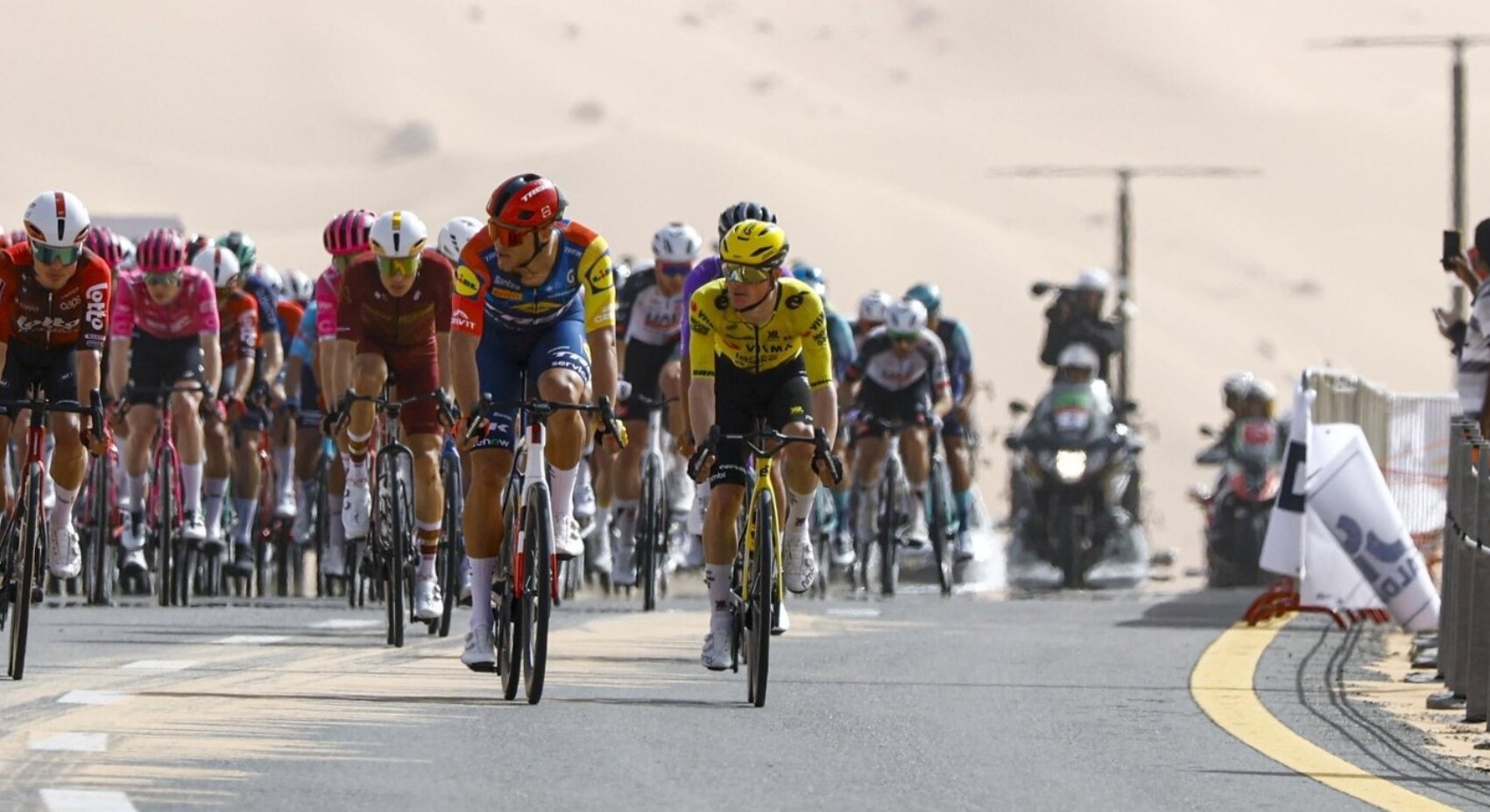 Tulett elfde in ingekorte openingsrit UAE Tour