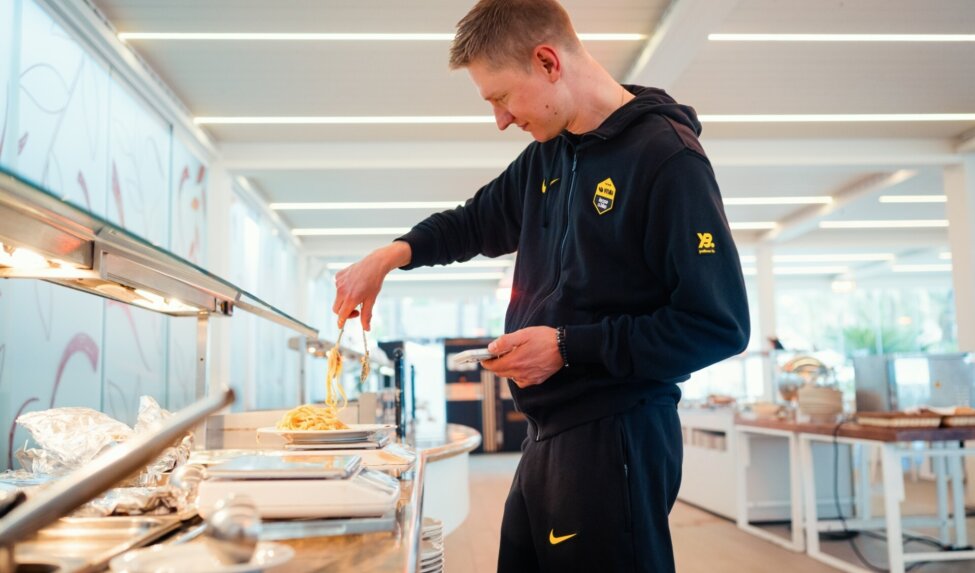 FoodCoach blog: Slimme voedingsstrategieën tegen vermoeidheid bij wielrenners