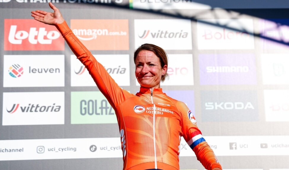 Vos sprint naar zilveren medaille op wereldkampioenschap gravel