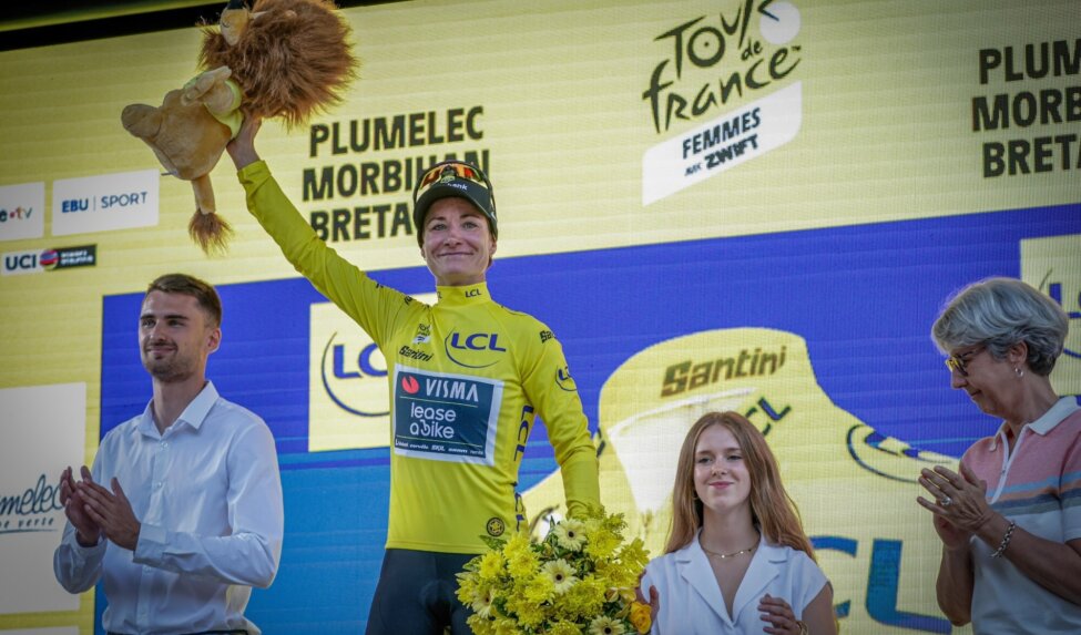 Liveblog Tour de France Femmes: Vos sprint naar vijfde plek, maar raakt leiderstrui kwijt