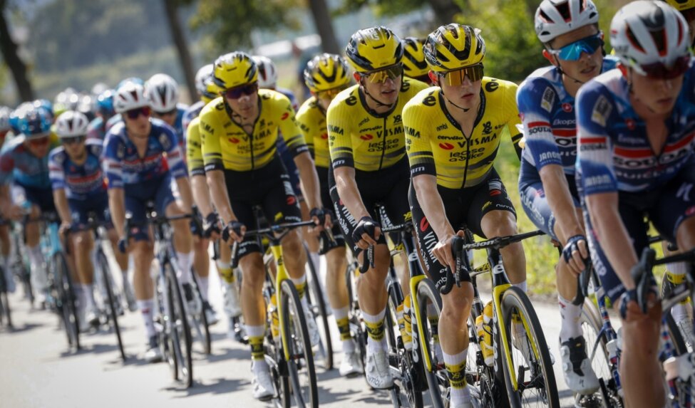 Jonge Team Visma | Lease a Bike-ploeg komt probleemloos openingsetappe Ronde van Tsjechië door