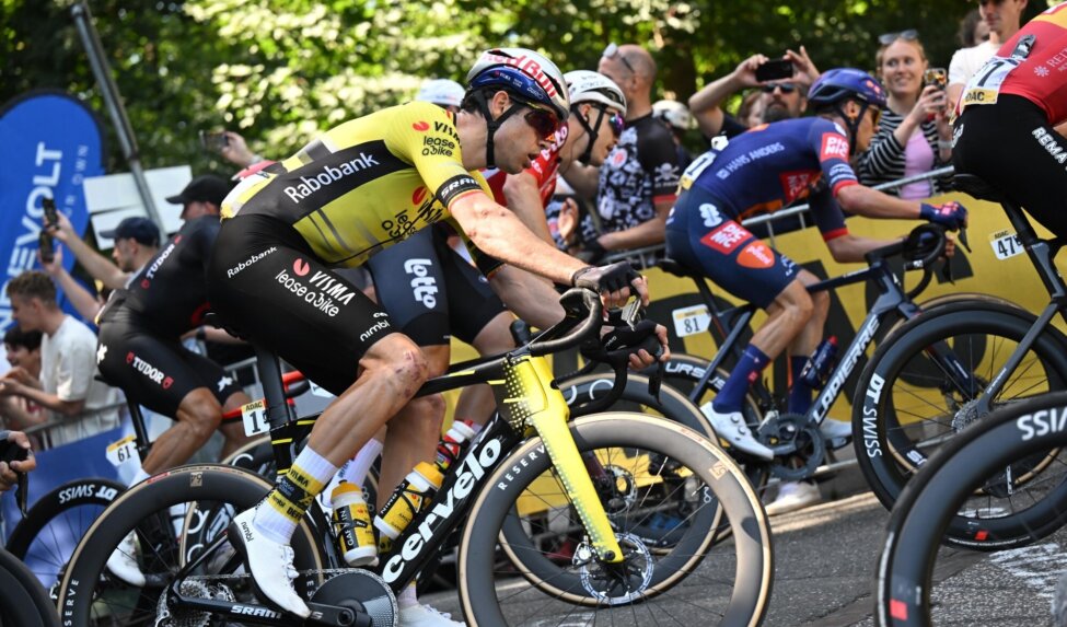 Van Aert in the mix in intense Cyclassics Hamburg
