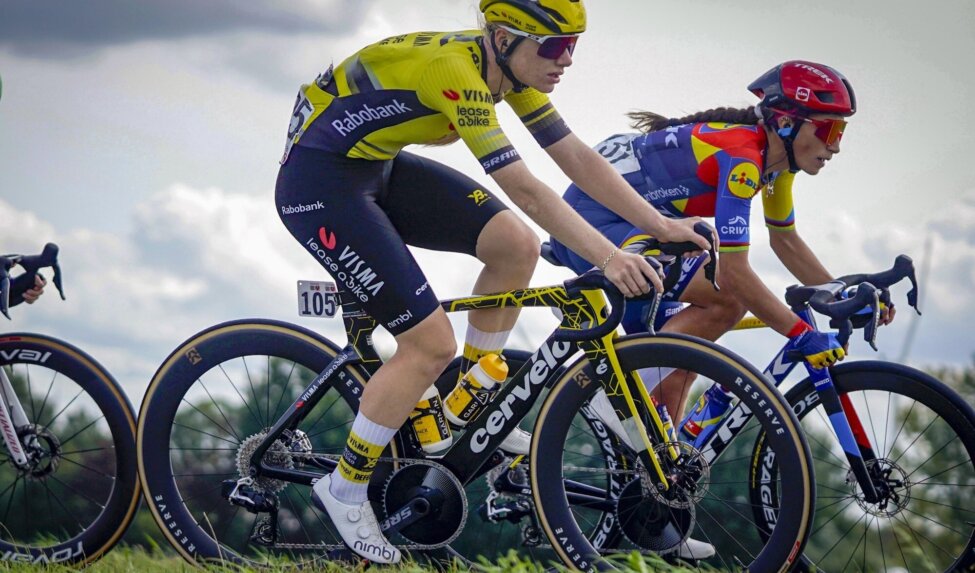 Veenhoven vierde na sterke teamprestatie in waaieretappe Simac Ladies Tour