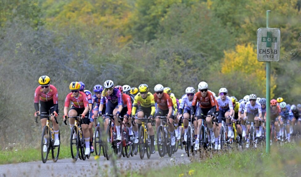 Team Visma | Lease a Bike Women animate the finale of Binche–Chimay–Binche