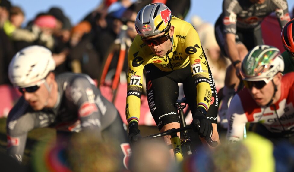 Van Aert zesde in razendsnelle wereldbekermanche veldrijden in Dendermonde