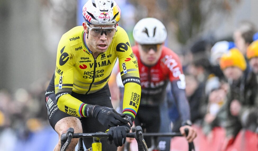 Lekke banden nekken Van Aert in Loenhout