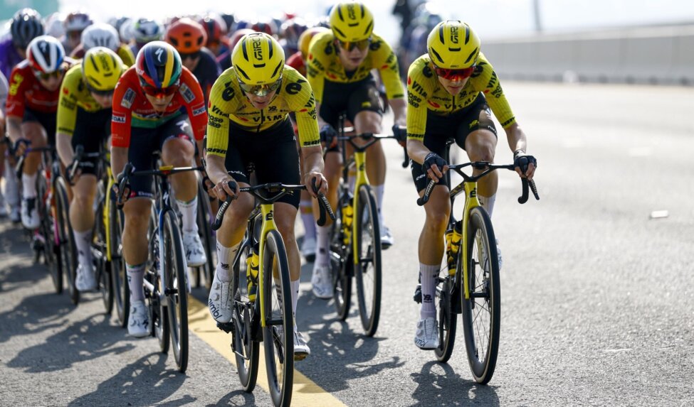 Liveblog UAE Tour Women: De Vries maakt indruk op Jebel Hafeet