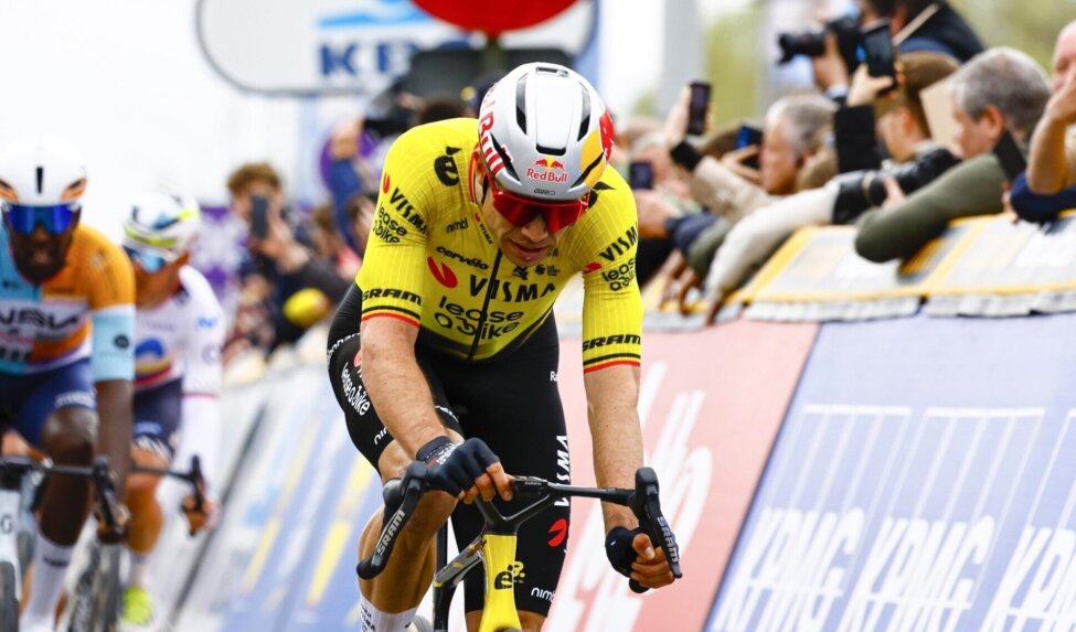 Van Aert tweede na indrukwekkend gevecht in Dwars door Vlaanderen