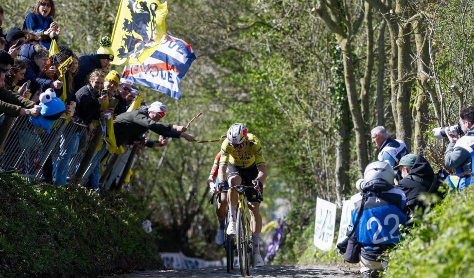 Van Aert fights his way to fourth place at the Tour of Flanders, Laporte ninth