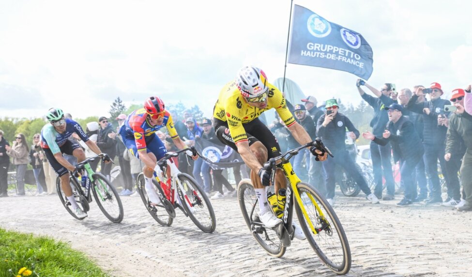 Liveblog Parijs-Roubaix: ijzersterke Van Aert klopt Pogacar en wint Parijs-Roubaix