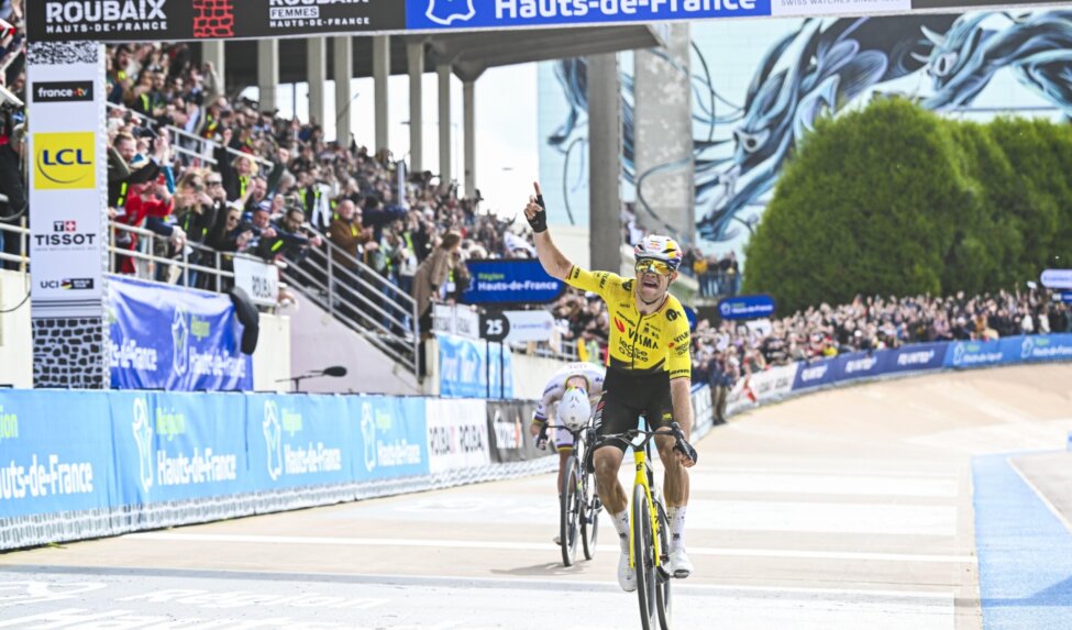 Wout wint Parijs-Roubaix: win een door hem gesigneerd shirt!