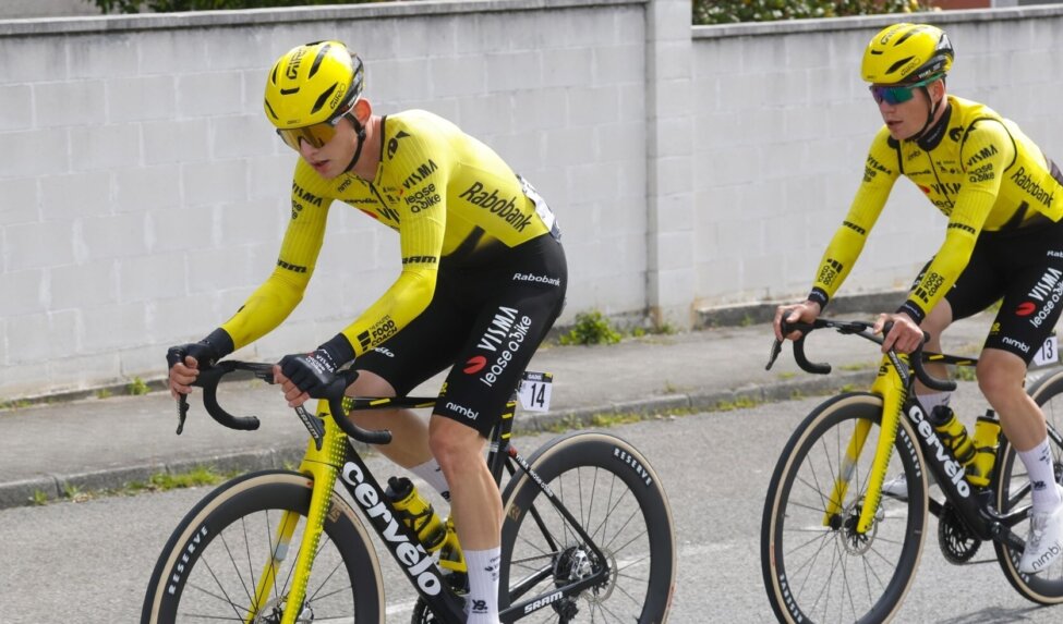 Jonge Team Visma | Lease a Bike-ploeg toont zich in tweede etappe O Gran Camiño