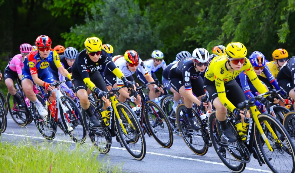 Team Visma | Lease a Bike toont veerkracht met vijfde plaats Van Dam in tweede etappe La Vuelta Femenina