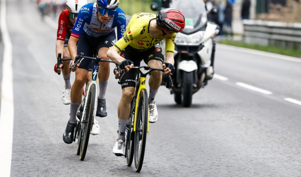 Vingegaard shows strength in second stage of Giro d’Italia, overshadowed by major crash