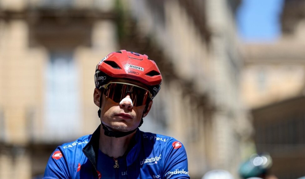 Vingegaard alert in tricky finale of stage eight Giro d’Italia