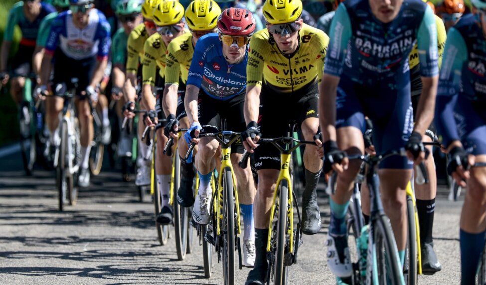 Liveblog Giro d'Italia: No issues for Vingegaard in tough finale stage 8