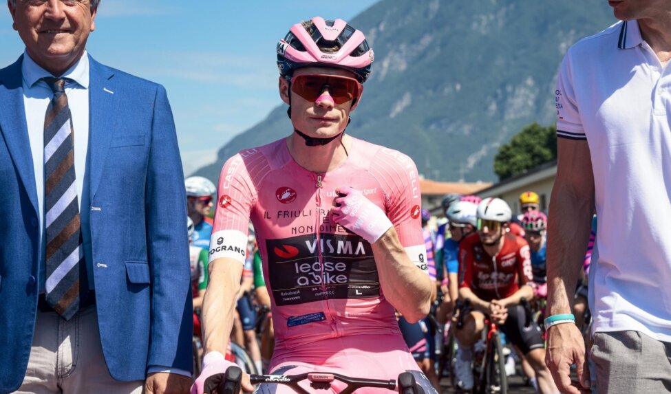 Liveblog: Vingegaard claims historic fifth stage win in this Giro d'Italia