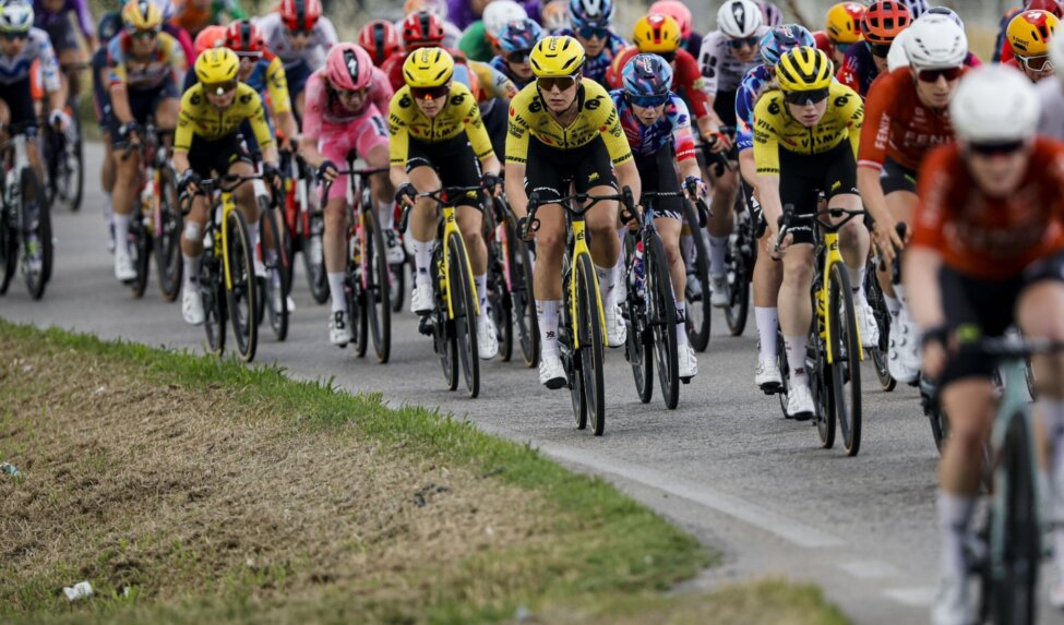 Team Visma | Lease a Bike safely through sixth stage of Giro d’Italia Women