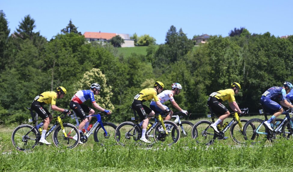 Liveblog Tour Auvergne - Rhône-Alpes: Bruno, Per and Edoardo part of the breakaway!