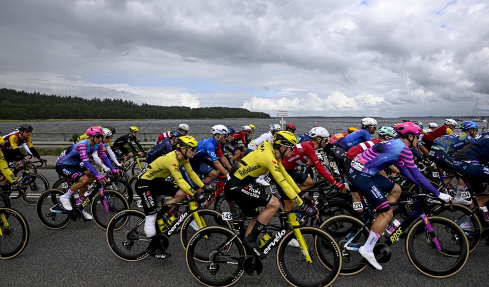 Van Belle sprints to eleventh place in chaotic Copenhagen Sprint