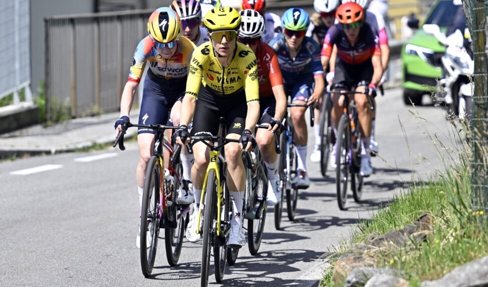 Liveblog: De Vries claims victory in opening stage Tour de Suisse Women!