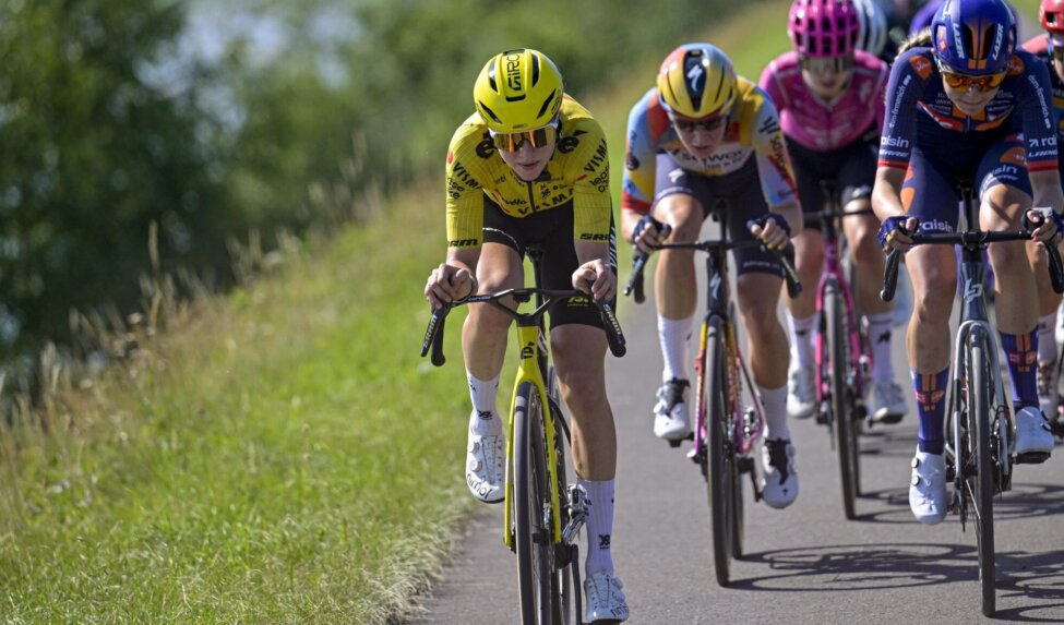 Sadnik kleurt mede derde etappe Tour de Suisse Women, Van Dam sprint naar elfde plek