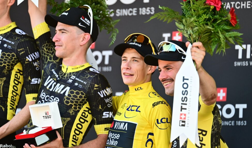Team Visma | Lease a Bike snelt naar de zege in ploegentijdrit Tour de France, Vingegaard in het geel