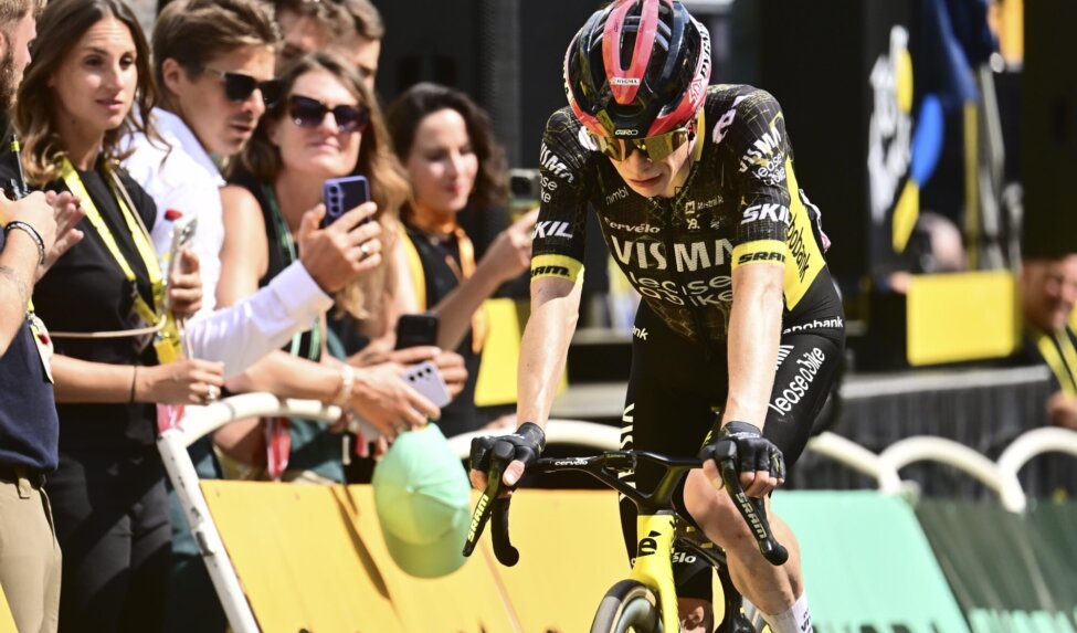 Vingegaard knokt zich naar tweede plaats in loodzware bergetappe Tour de France