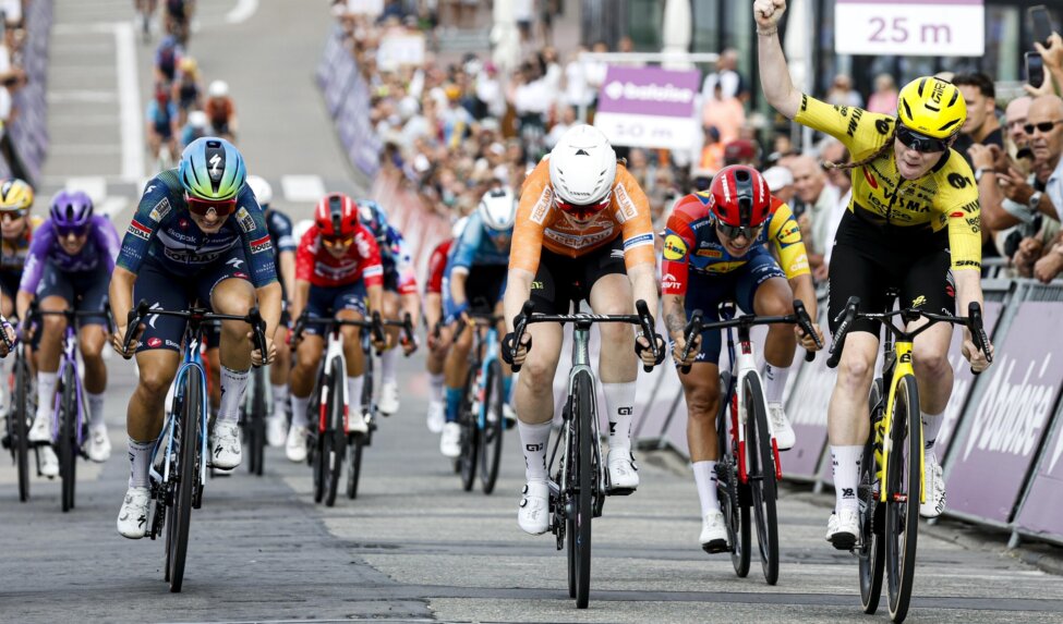 Veenhoven sprints to impressive stage victory in the Baloise Ladies Tour