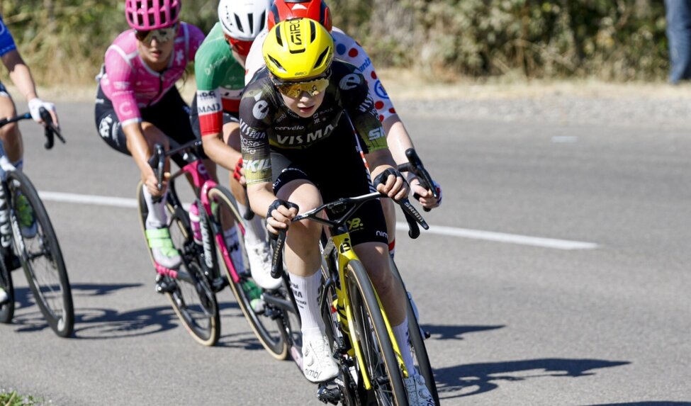 Van Dam sprints to fourth place in sixth stage of Tour de France Femmes