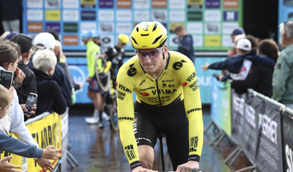 Liveblog Renewi Tour: Peloton ramping up the pace, trying to form echelons