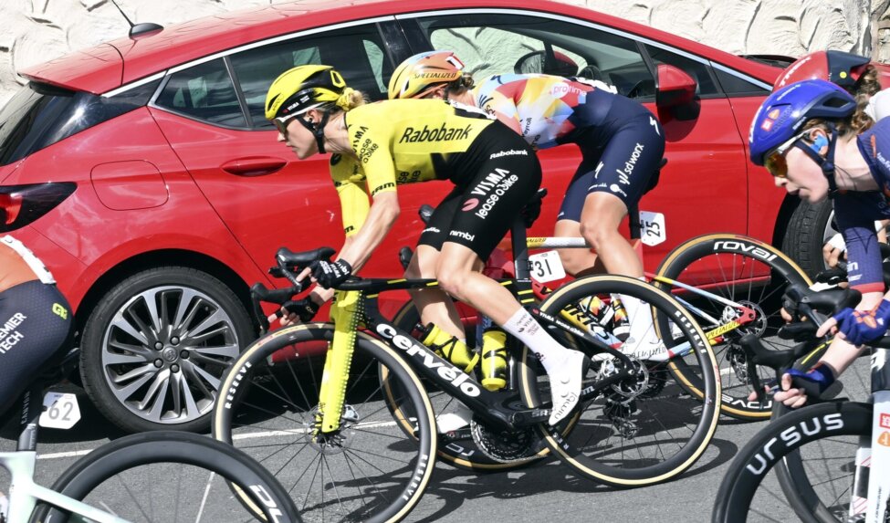 De Vries battles to fourth place after tough finale in third stage of Tour of Britain
