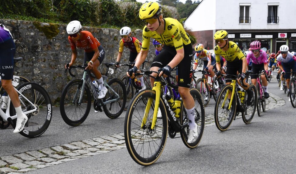 Team Visma | Lease a Bike Women toont aanvallende intenties in Classic Lorient Agglomération