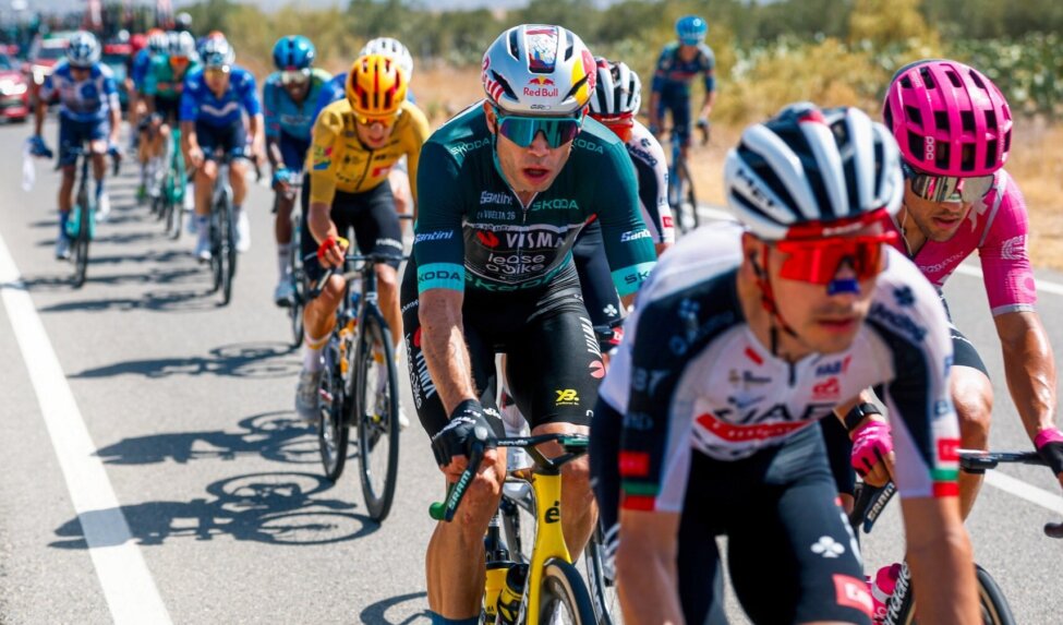 Van Aert kleurt lastige twaalfde etappe Vuelta a España in vlucht, Kuss verliest terrein op slotklim