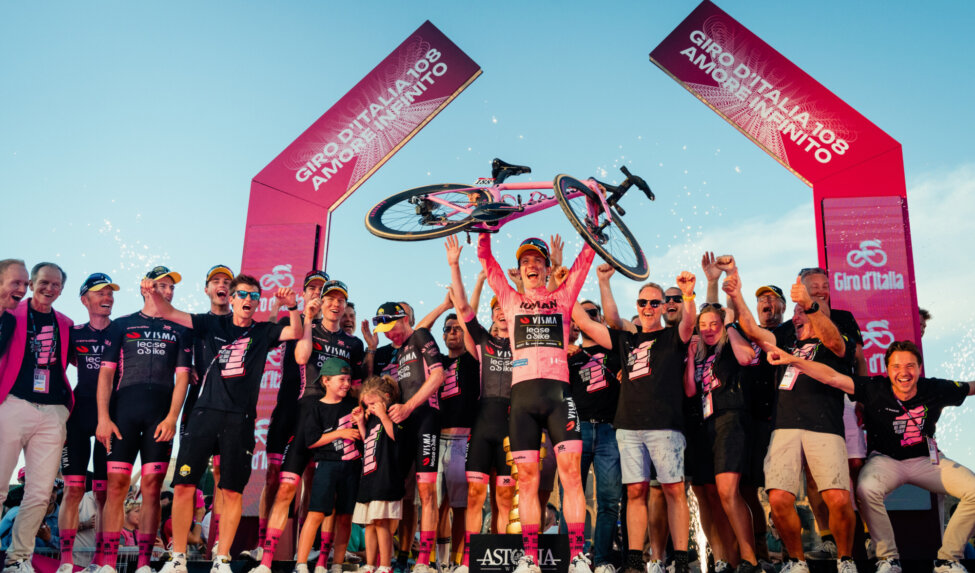 Fan Peloton talk: 'Team Visma | Lease a Bike is one big family'