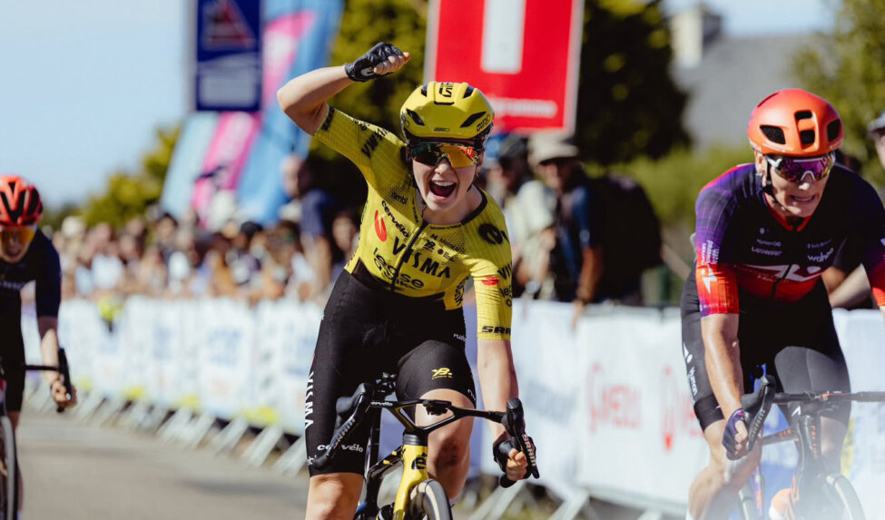 Van Dam sprint naar eerste profzege in Finistère Ladies Classic