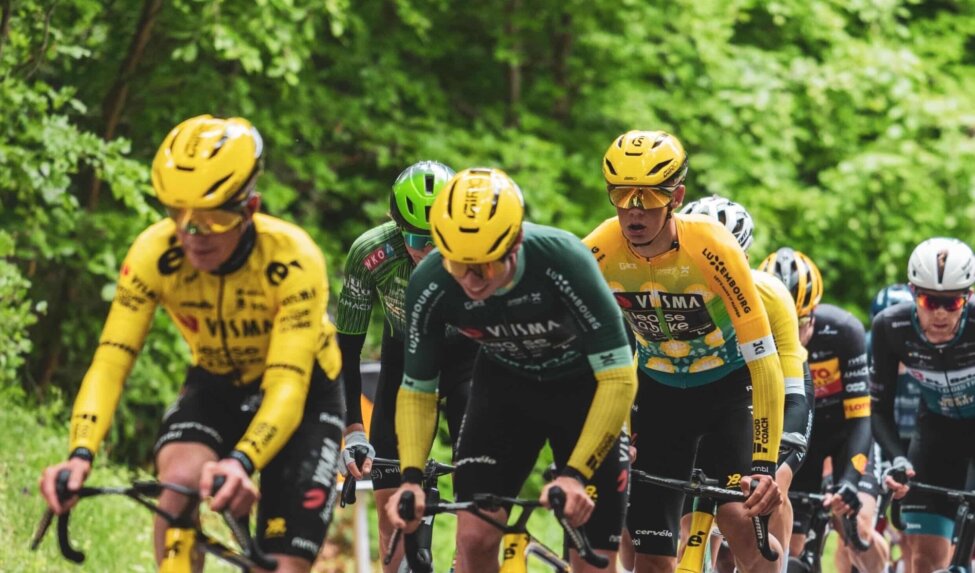 Team Visma | Lease a Bike behoudt leiderstrui na chaotische vierde etappe in Flèche du Sud