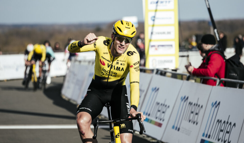 Na sterke teamprestatie maakt Barry indruk met eerste profzege in Metec Olympia’s Tour