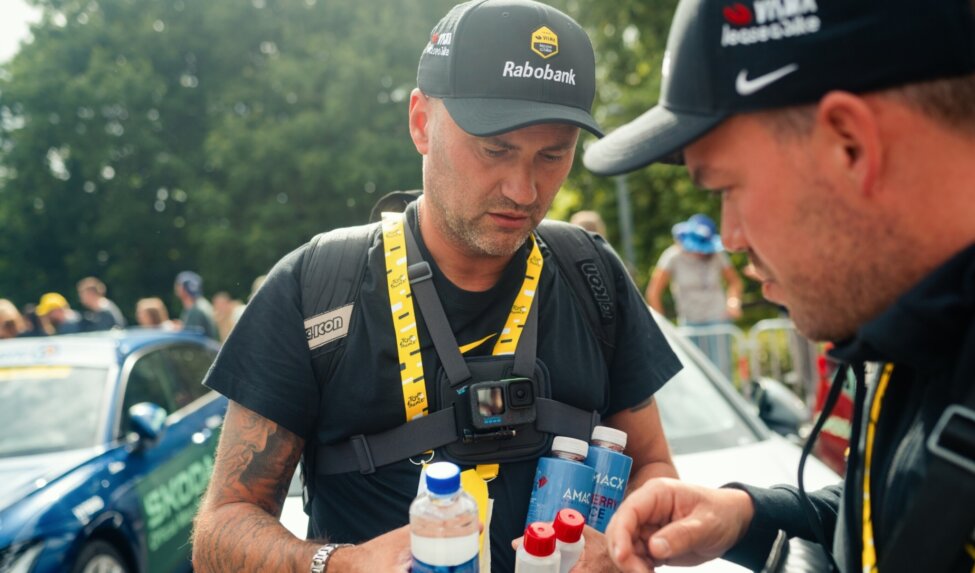 A day in the life of a Team Visma | Lease a Bike soigneur