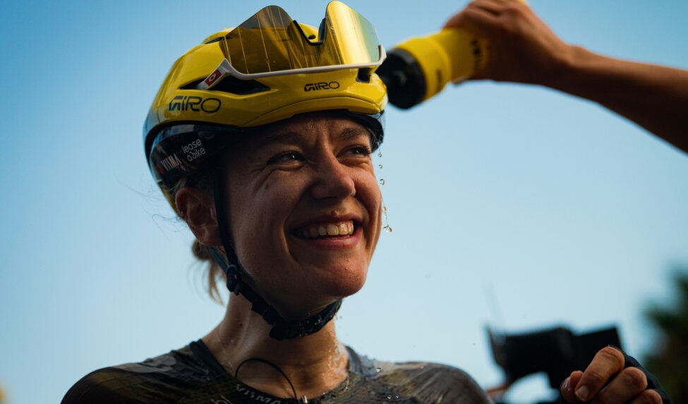 De Vries toont zich met achtste plaats in zware slotetappe Tour de France Femmes