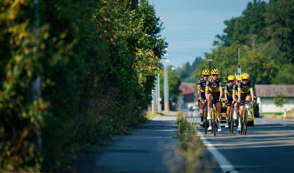 Van Zwitserland naar Frankrijk: de logistieke puzzel achter de Tour de France Femmes